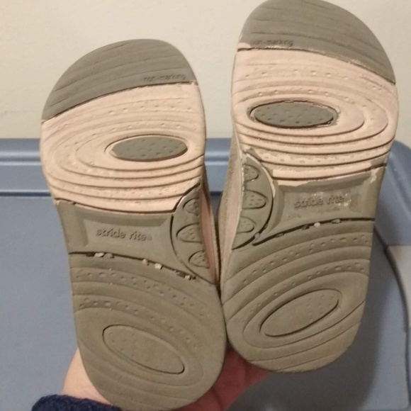 stride rite suede toddler shoes. used. size 7M - Picture 2 of 4